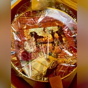 Decorative collectible plate